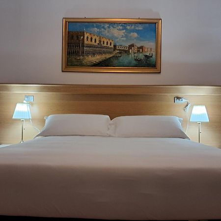 Hotel Tito 2 Mestre Kültér fotó