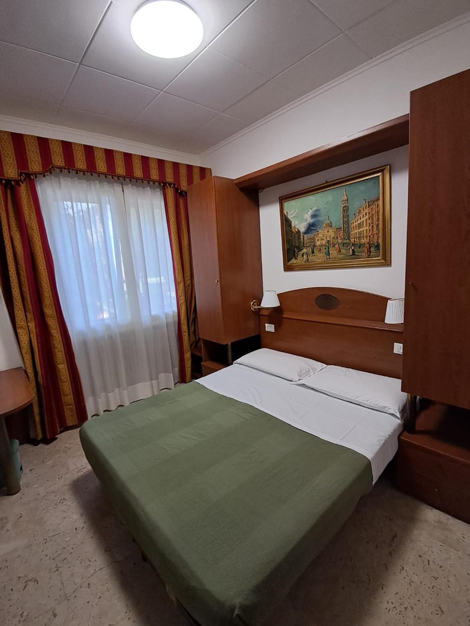 Hotel Tito 2 Mestre Kültér fotó